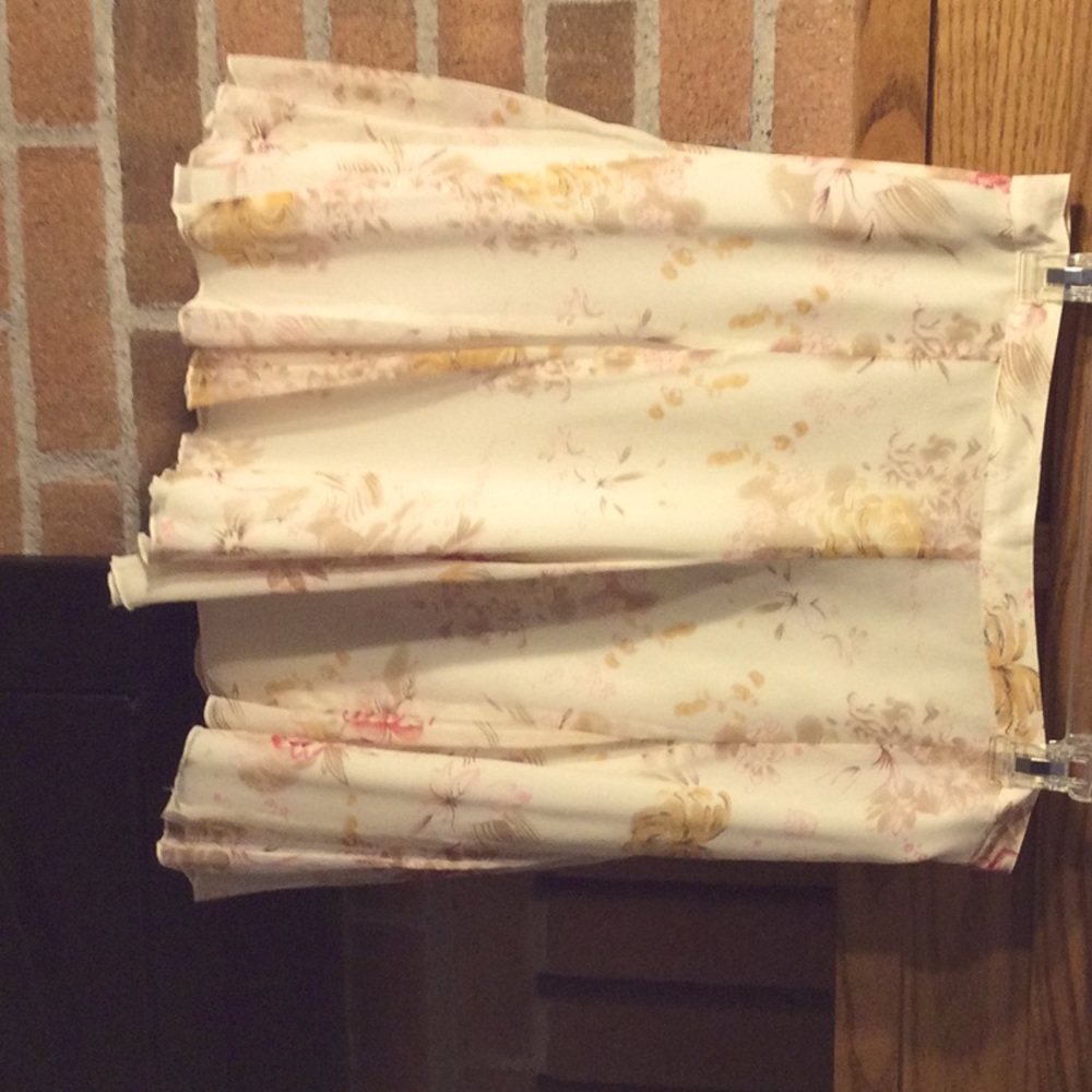 Soft and flowy Double layer skirt size Small